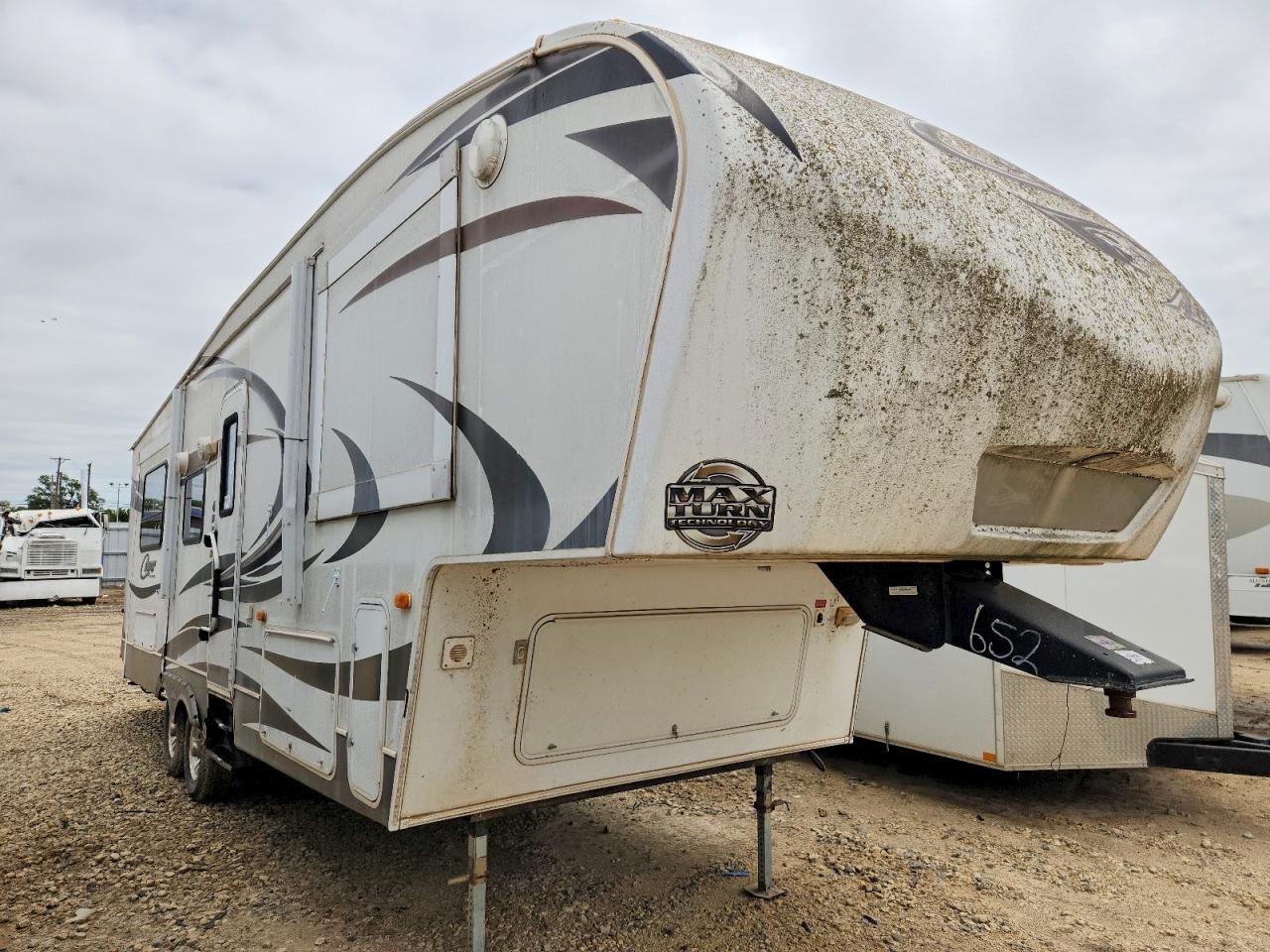 2011 COUGAR 5TH WHEEL