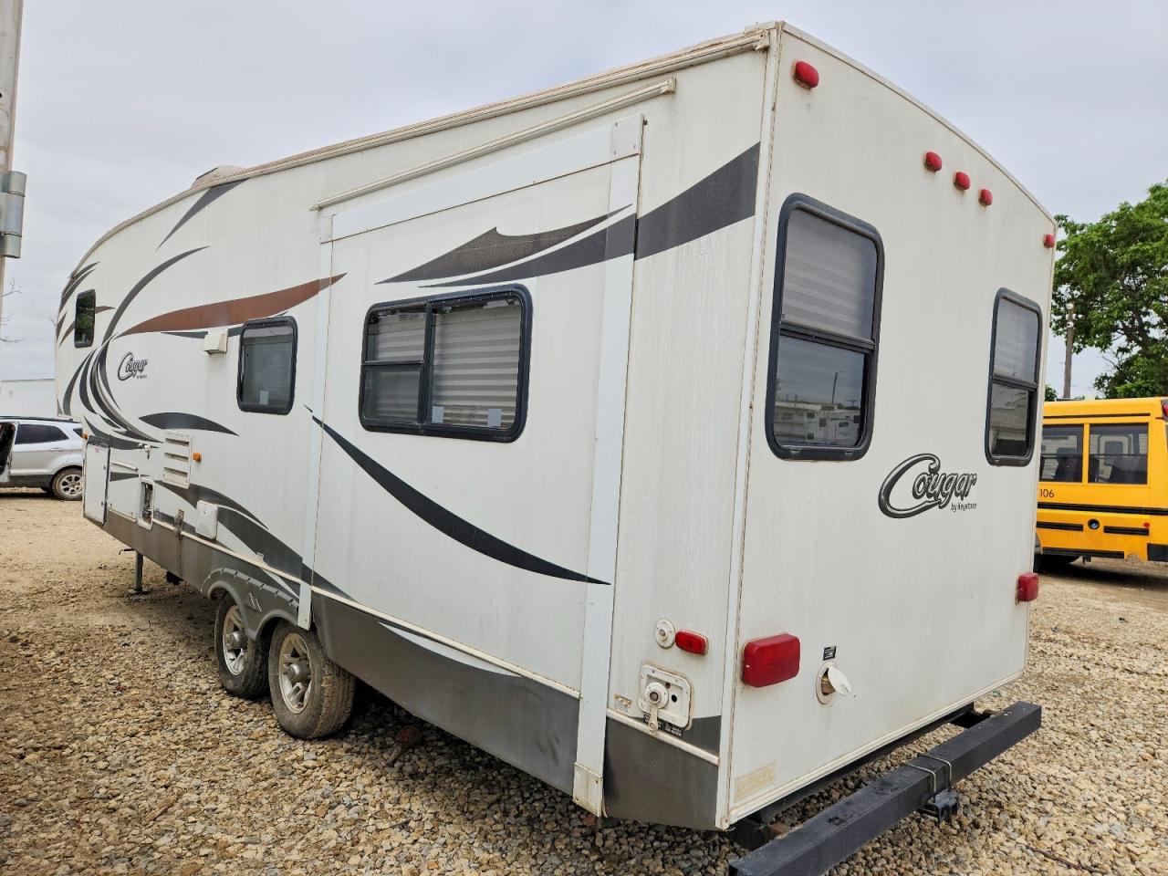 2011 COUGAR 5TH WHEEL
