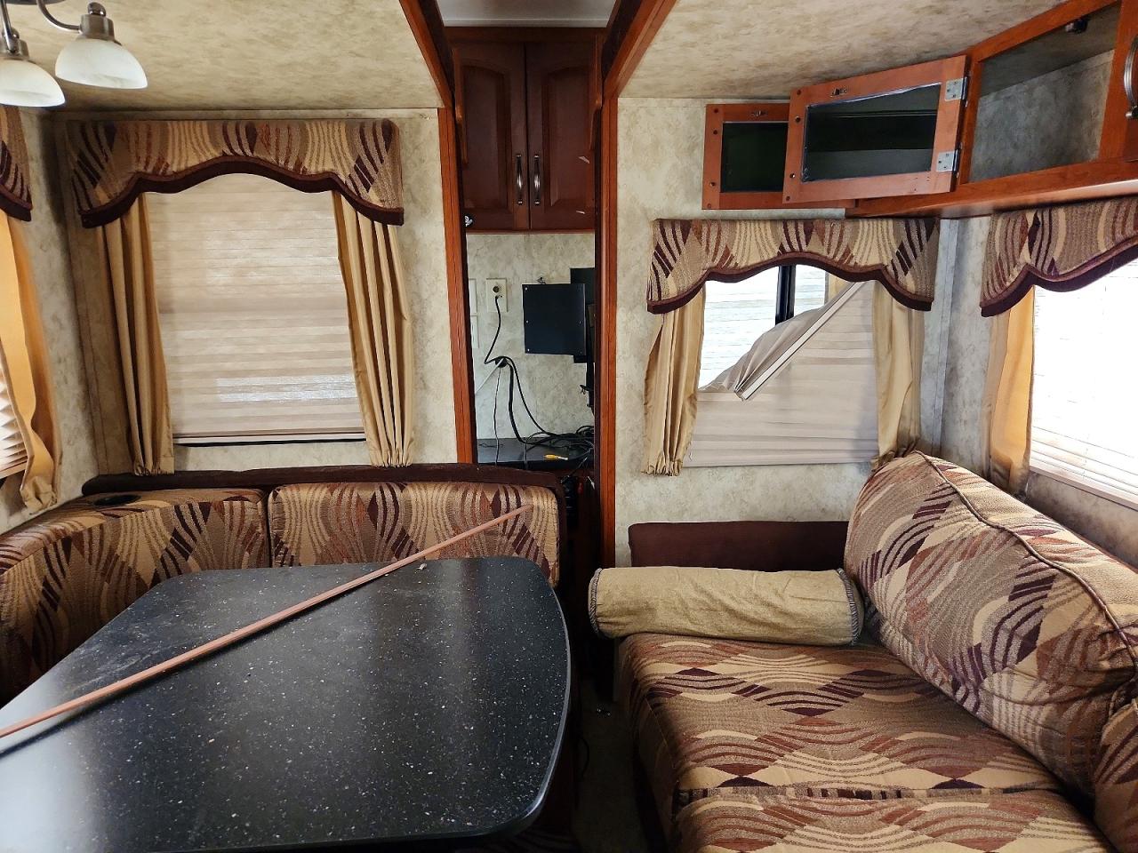 2011 COUGAR 5TH WHEEL