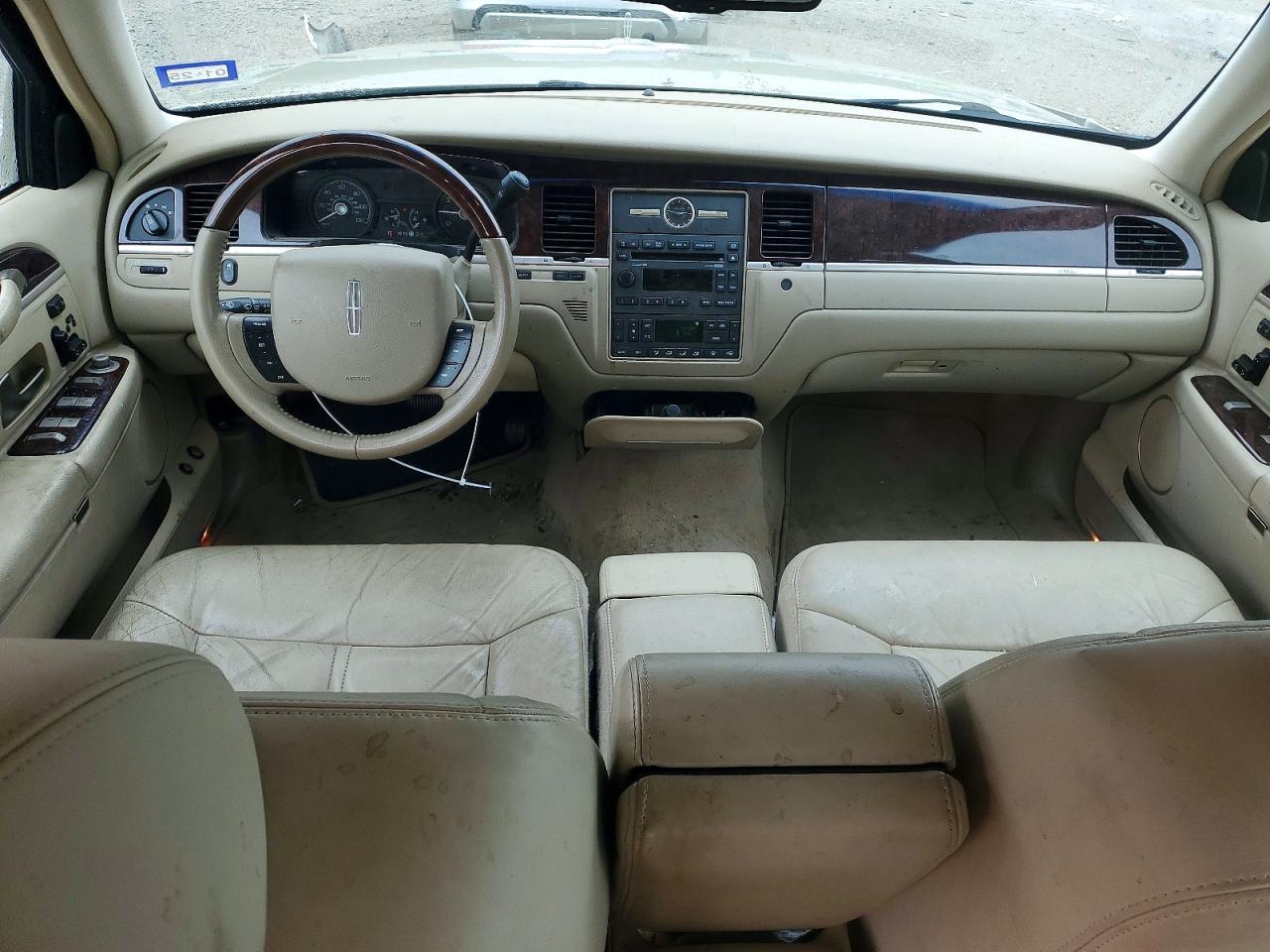 2011 LINCOLN TOWNCAR