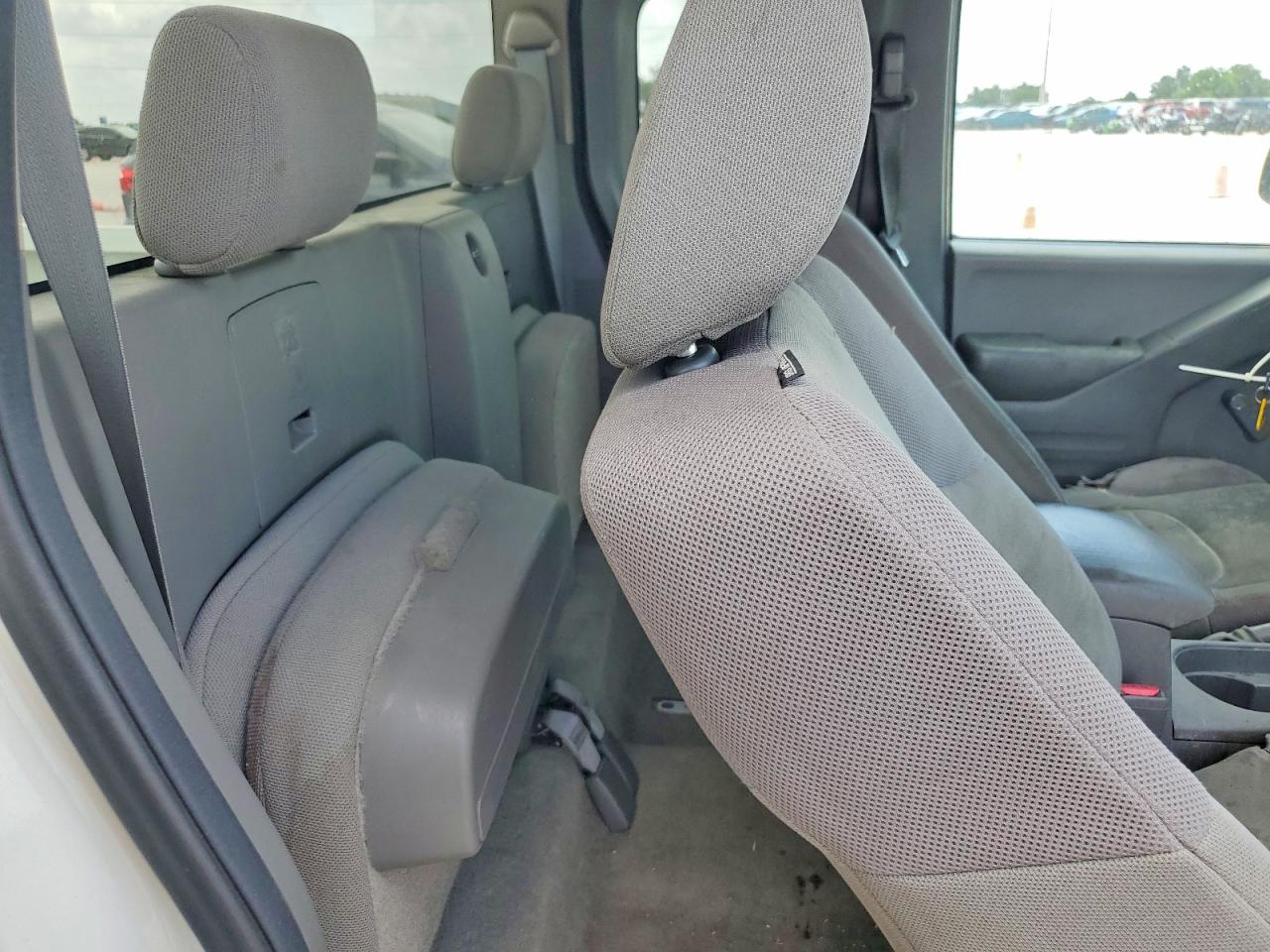2015 NISSAN FRONTIER