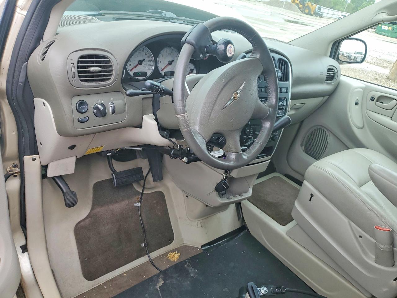 2005 CHRYSLER MINIVAN