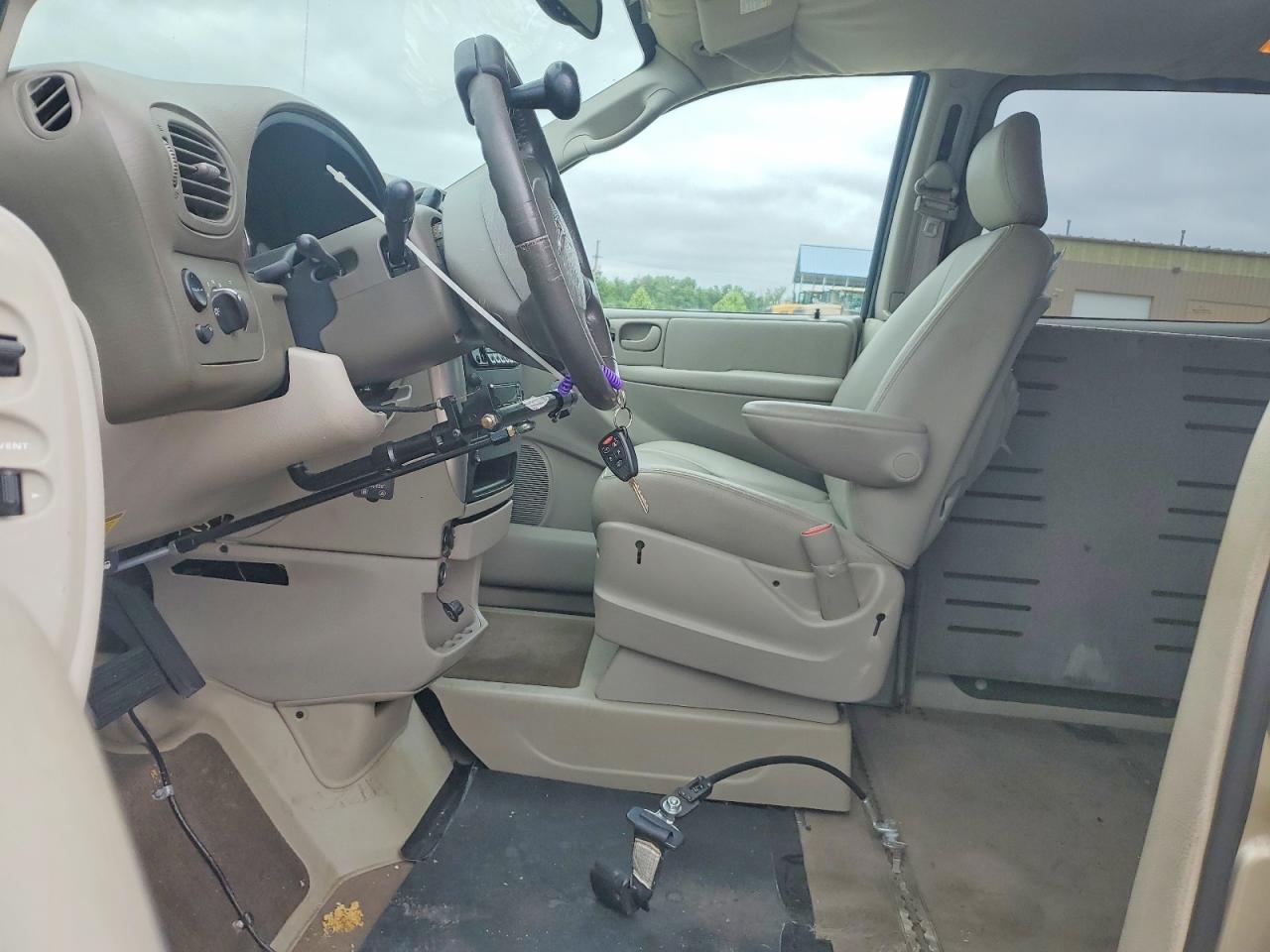 2005 CHRYSLER MINIVAN