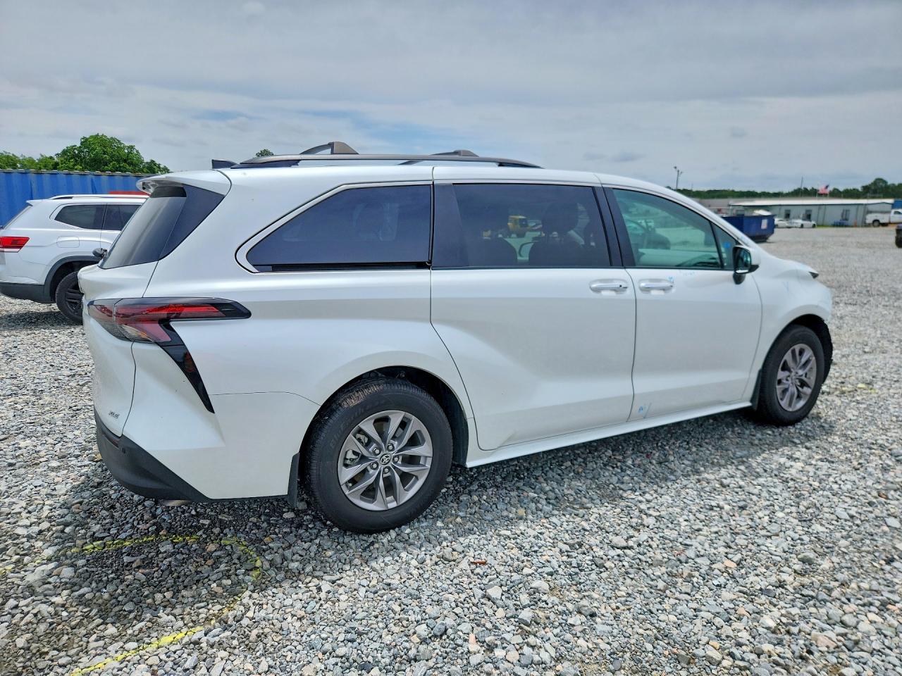 2025 TOYOTA SIENNA