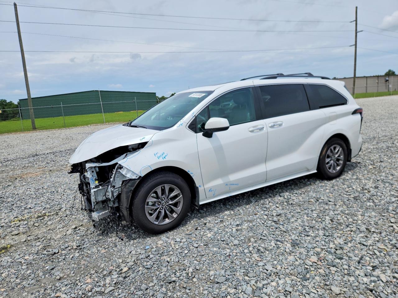 2025 TOYOTA SIENNA