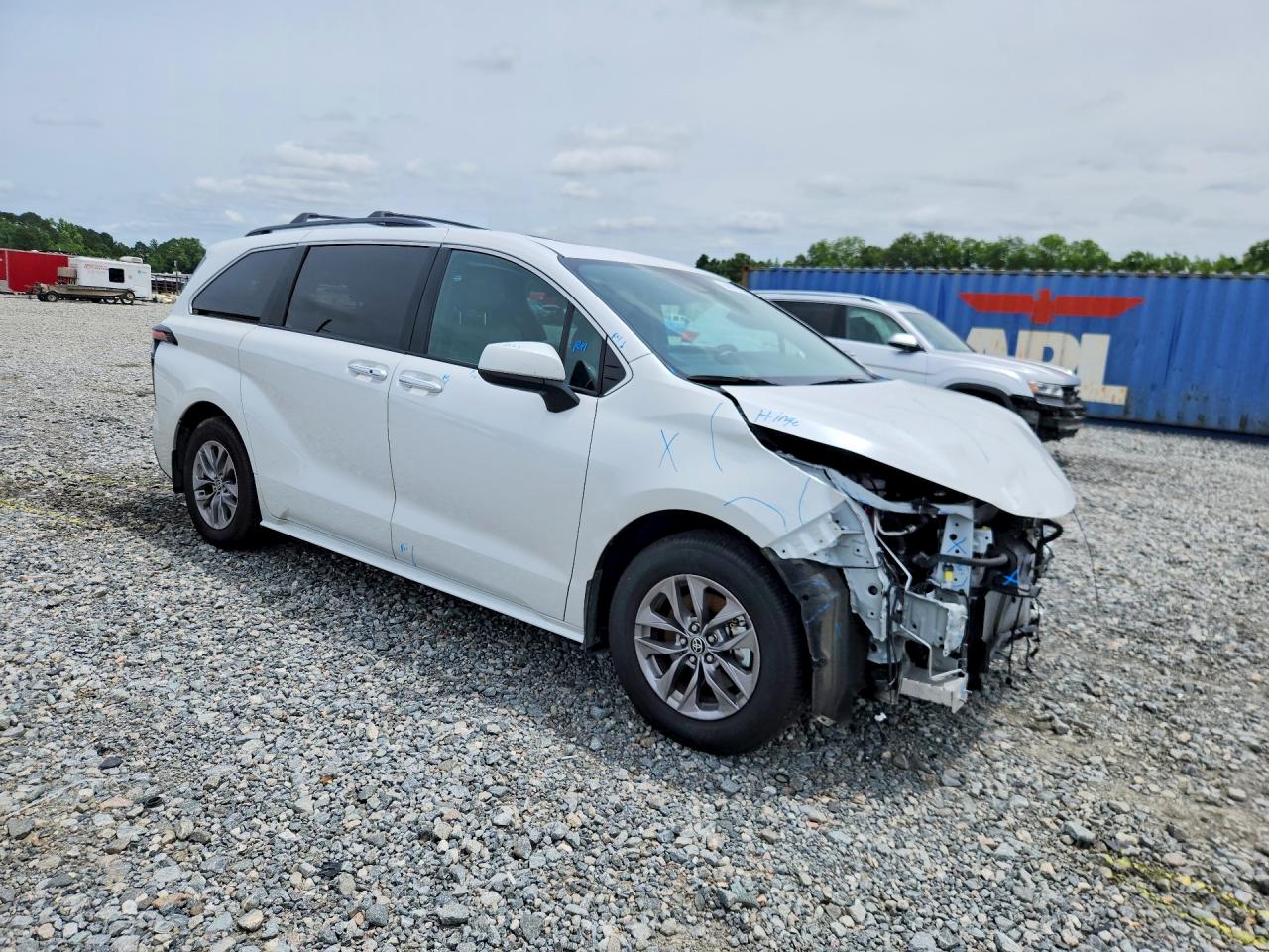 2025 TOYOTA SIENNA