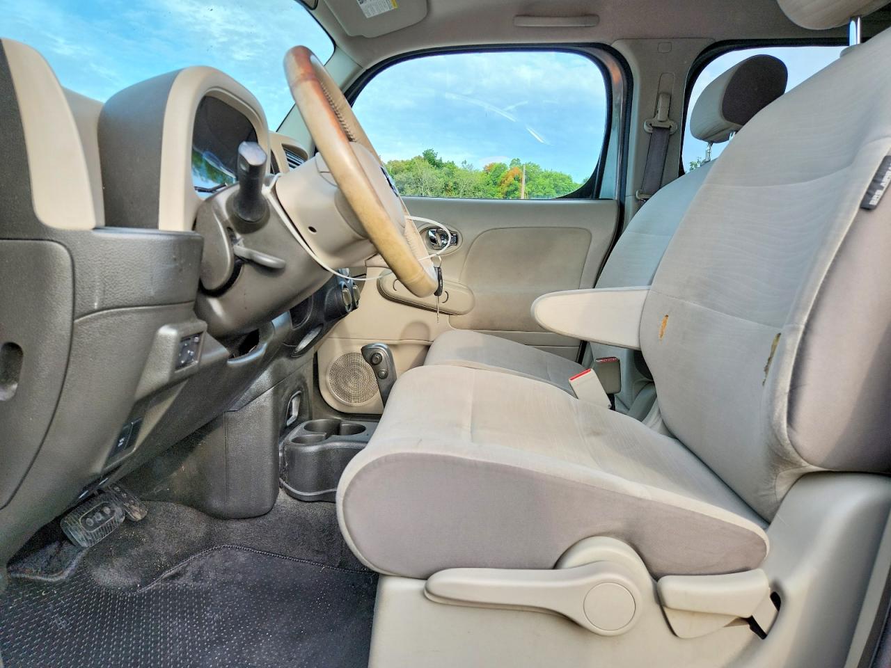 2010 NISSAN CUBE
