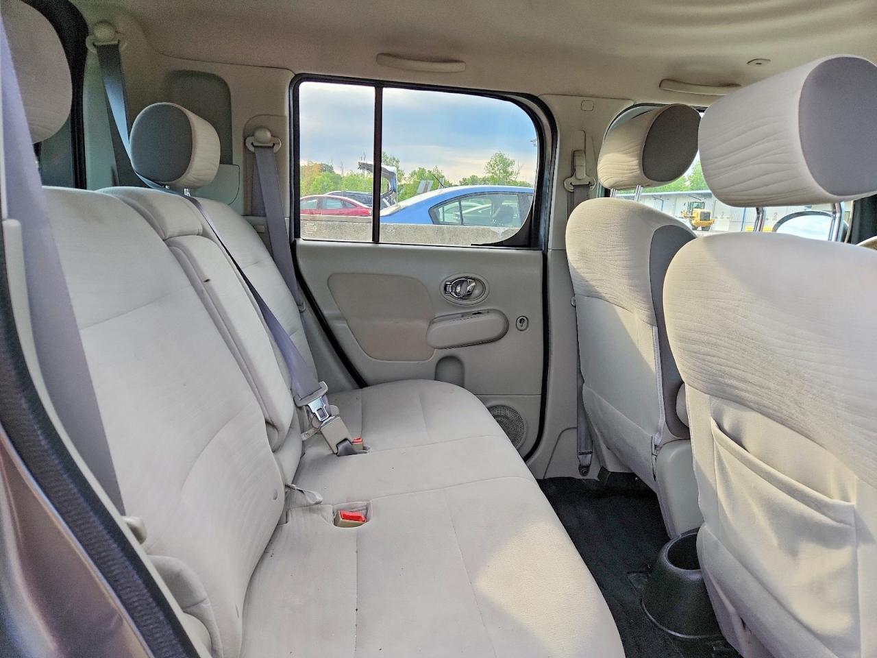 2010 NISSAN CUBE