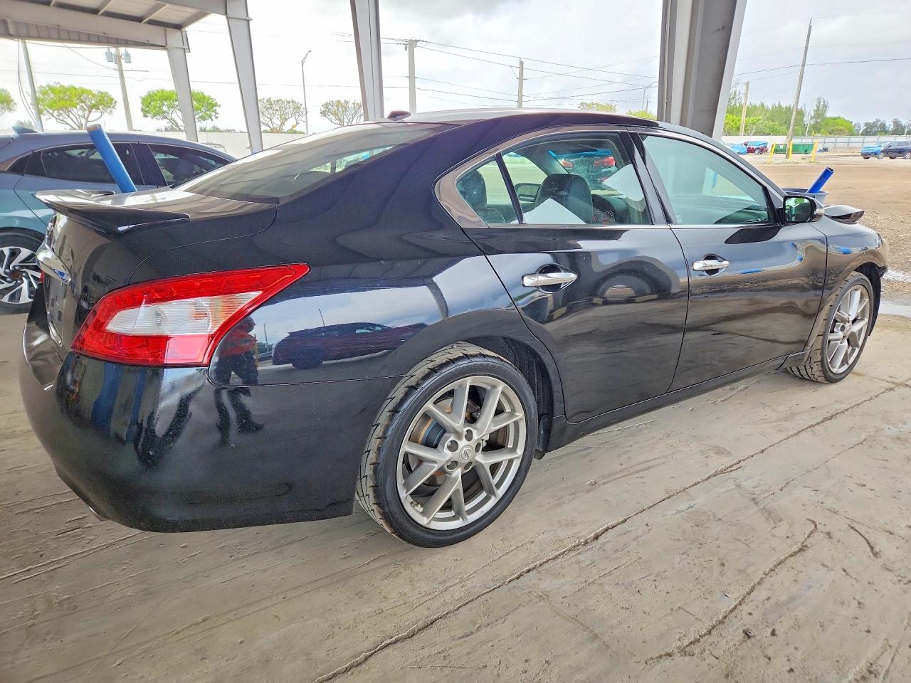 2011 NISSAN MAXIMA
