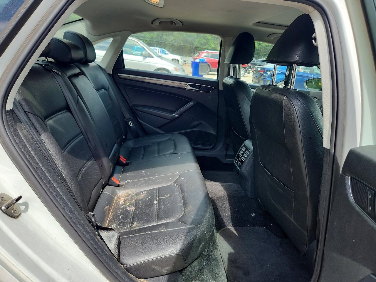 2017 VOLKSWAGEN PASSAT
