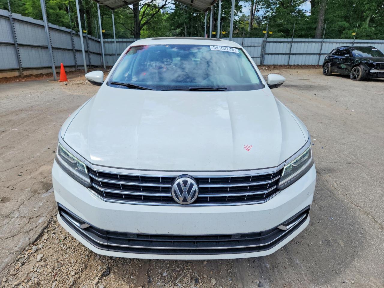 2017 VOLKSWAGEN PASSAT