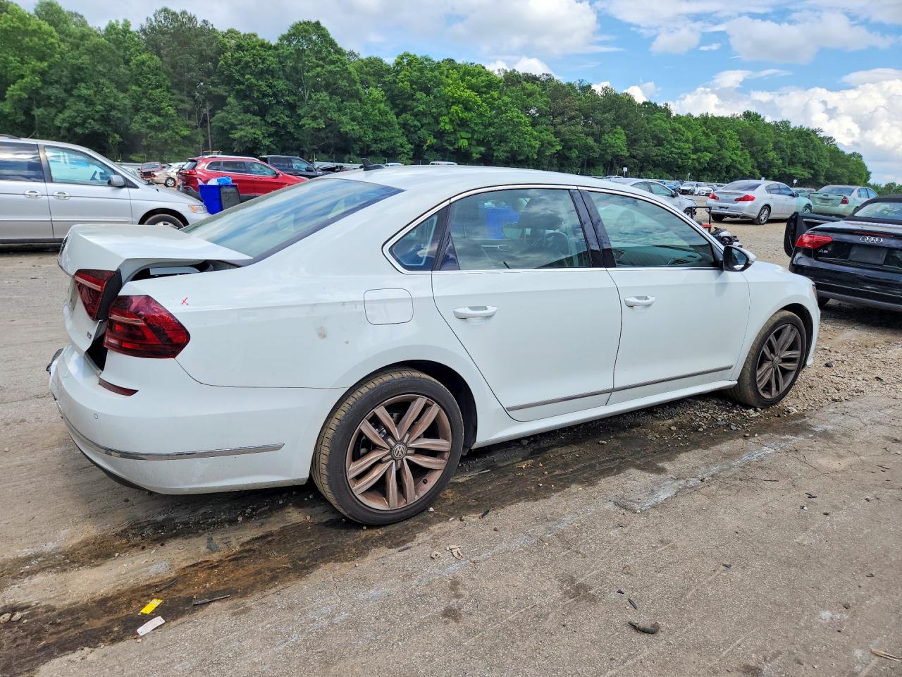 2017 VOLKSWAGEN PASSAT
