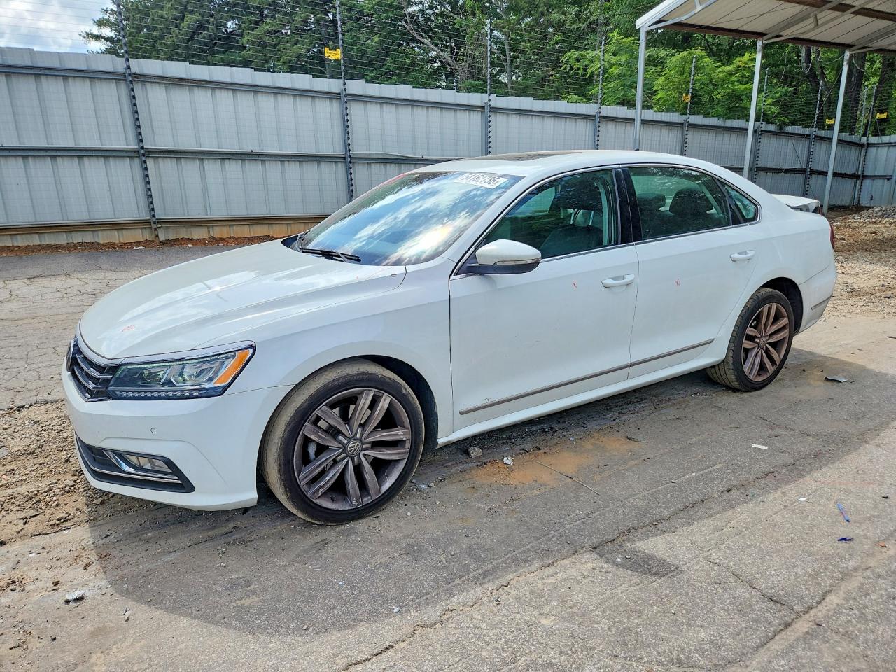 2017 VOLKSWAGEN PASSAT