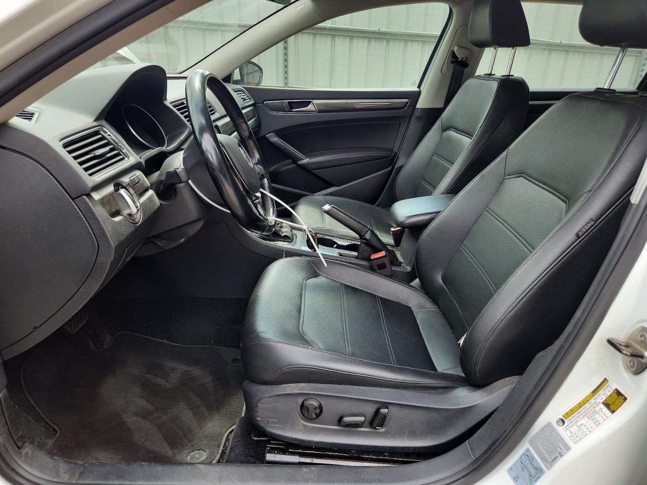 2017 VOLKSWAGEN PASSAT