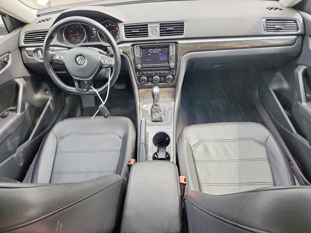 2017 VOLKSWAGEN PASSAT