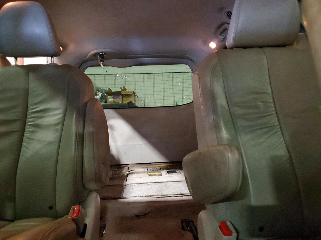 2011 TOYOTA SIENNA