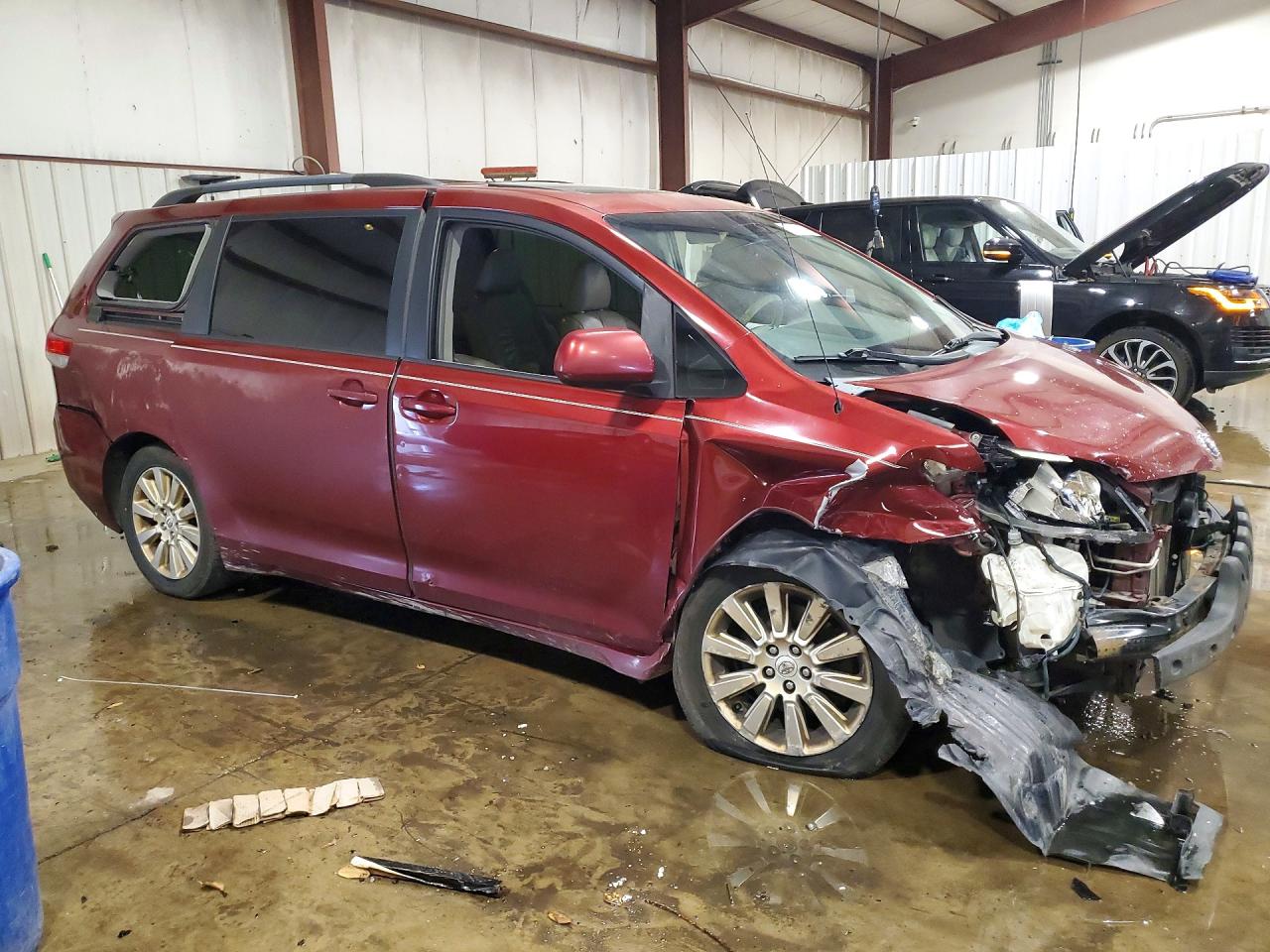 2011 TOYOTA SIENNA