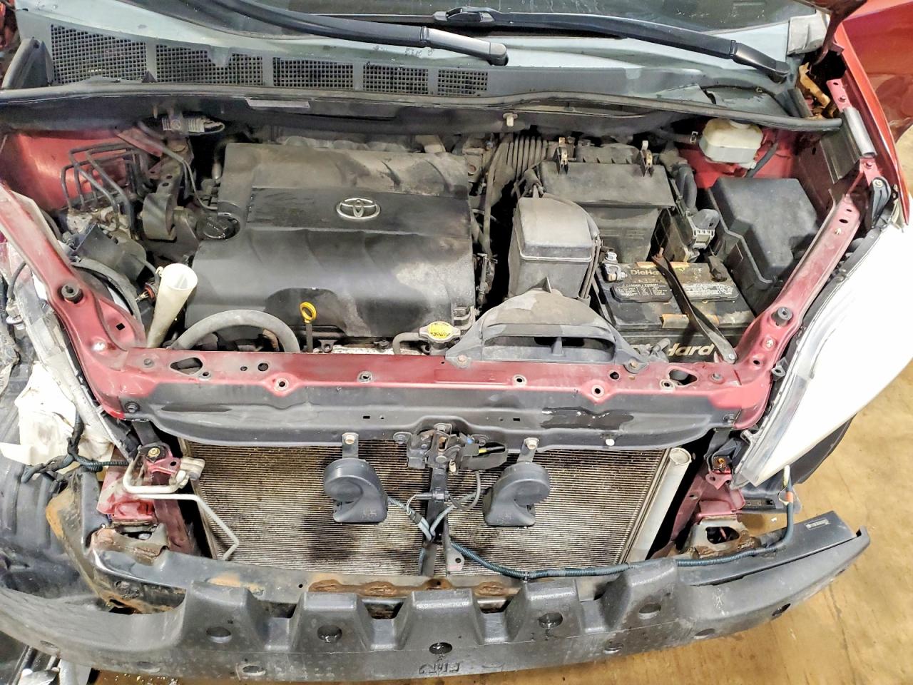 2011 TOYOTA SIENNA