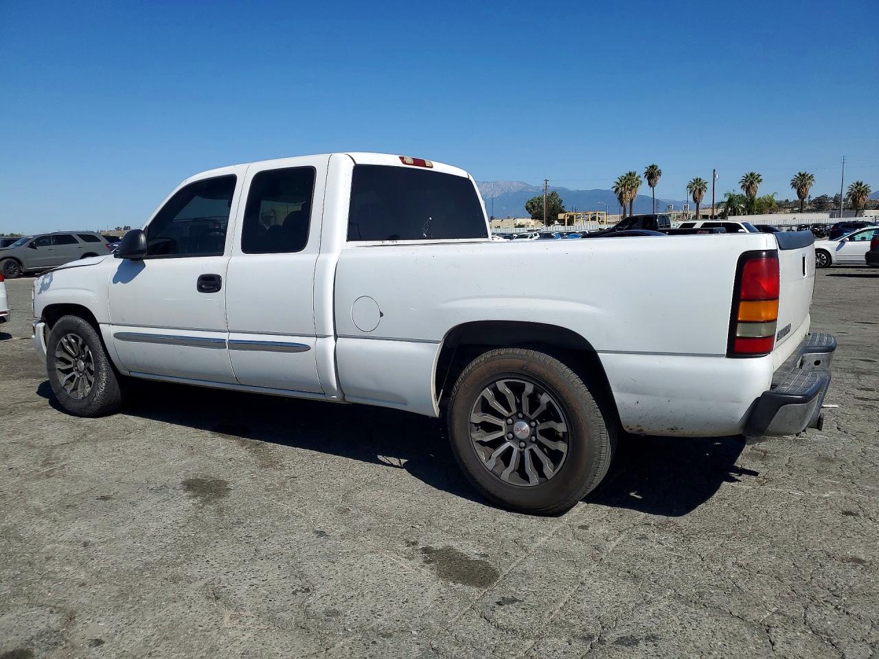 2004 GMC SIERRA