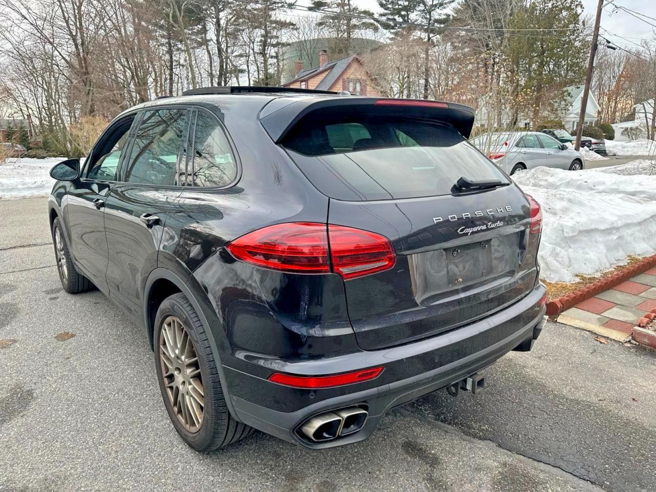 2015 PORSCHE CAYENNE