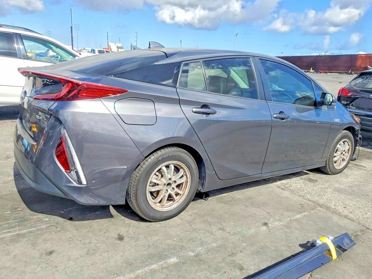 2021 TOYOTA PRIUS