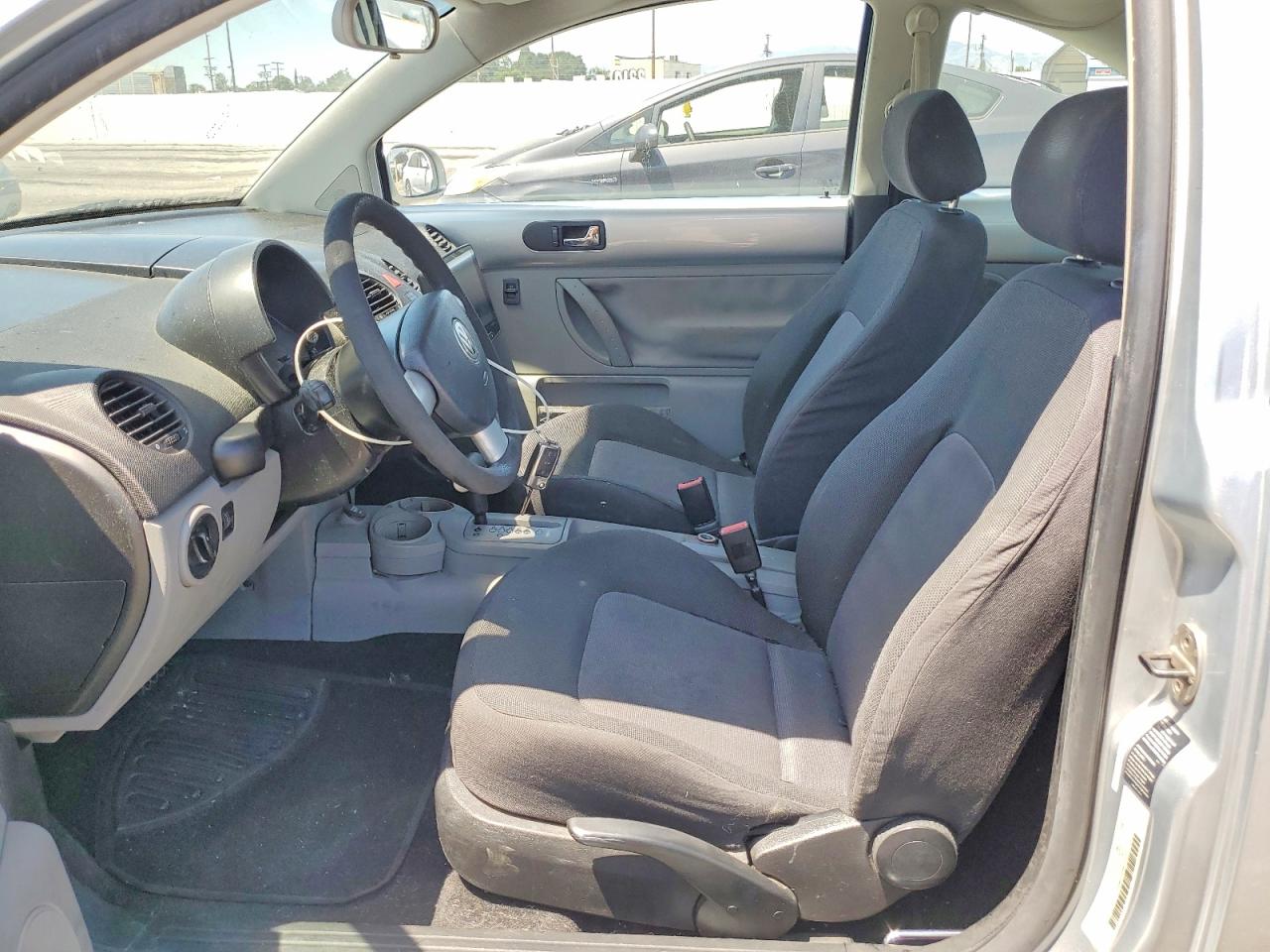 2004 VOLKSWAGEN BEETLE