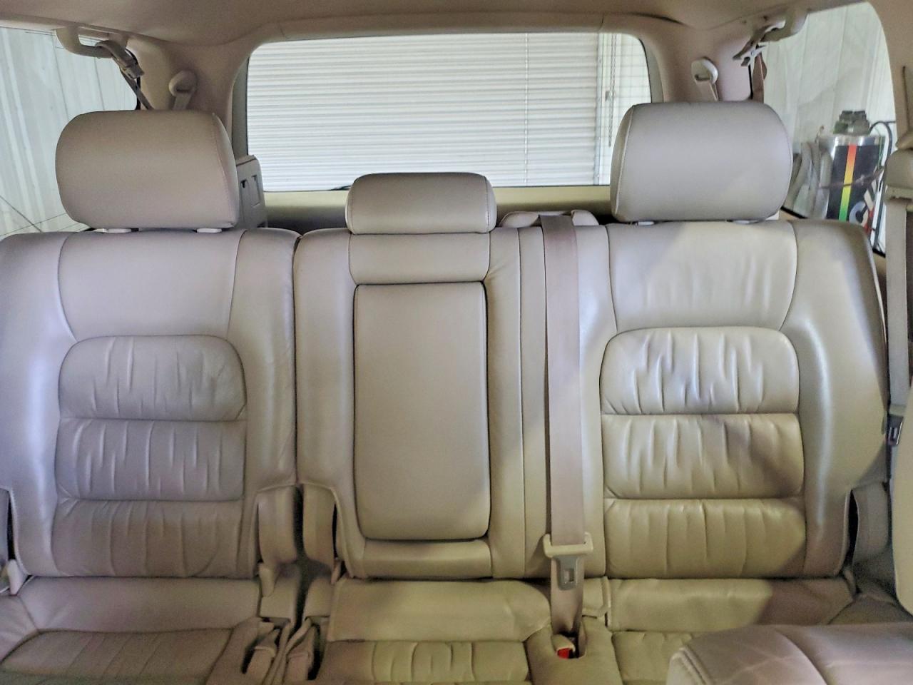2004 LEXUS LX470