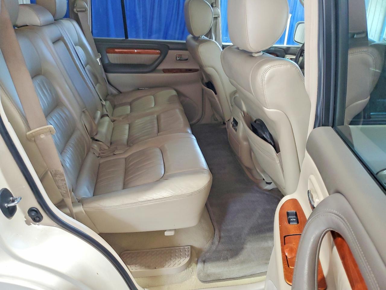 2004 LEXUS LX470