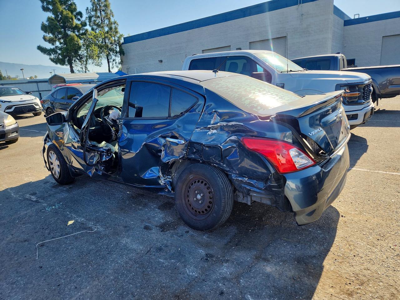 2015 NISSAN VERSA