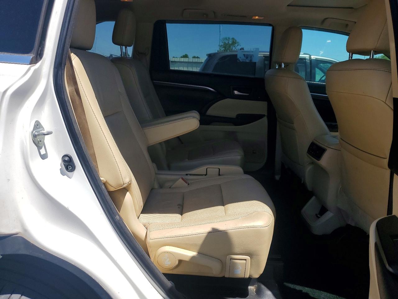2016 TOYOTA HIGHLANDER