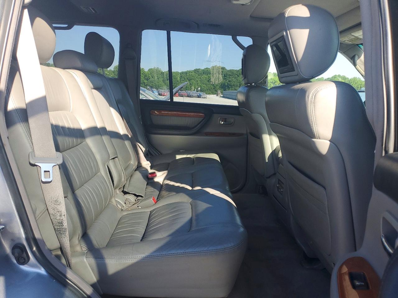 2005 LEXUS LX470
