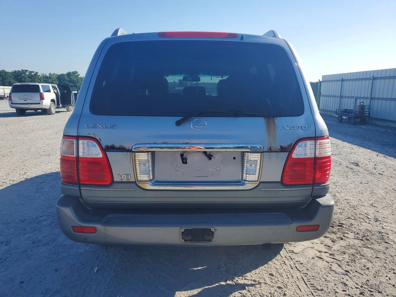 2005 LEXUS LX470