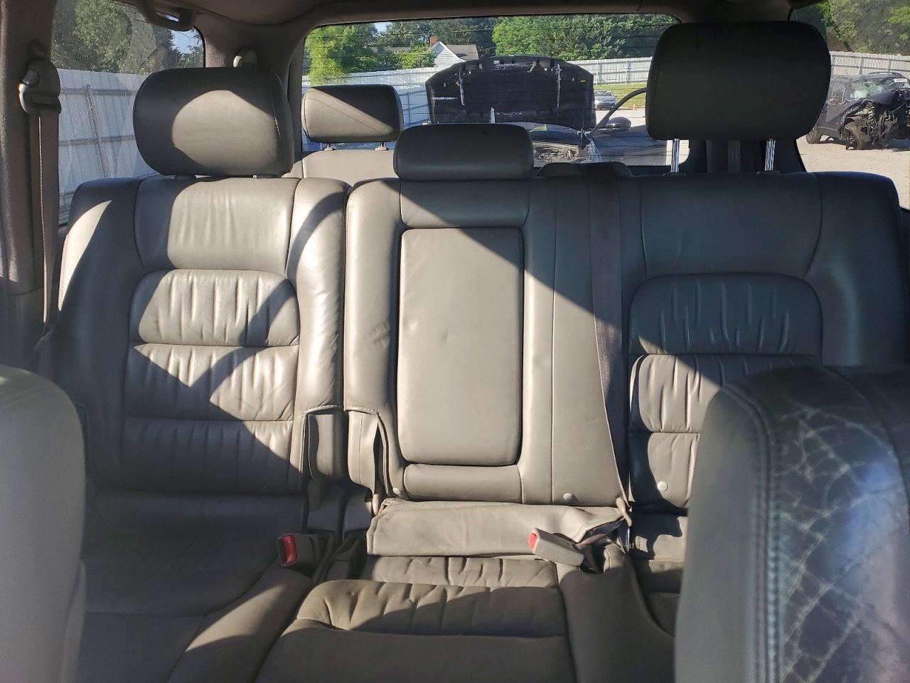 2005 LEXUS LX470