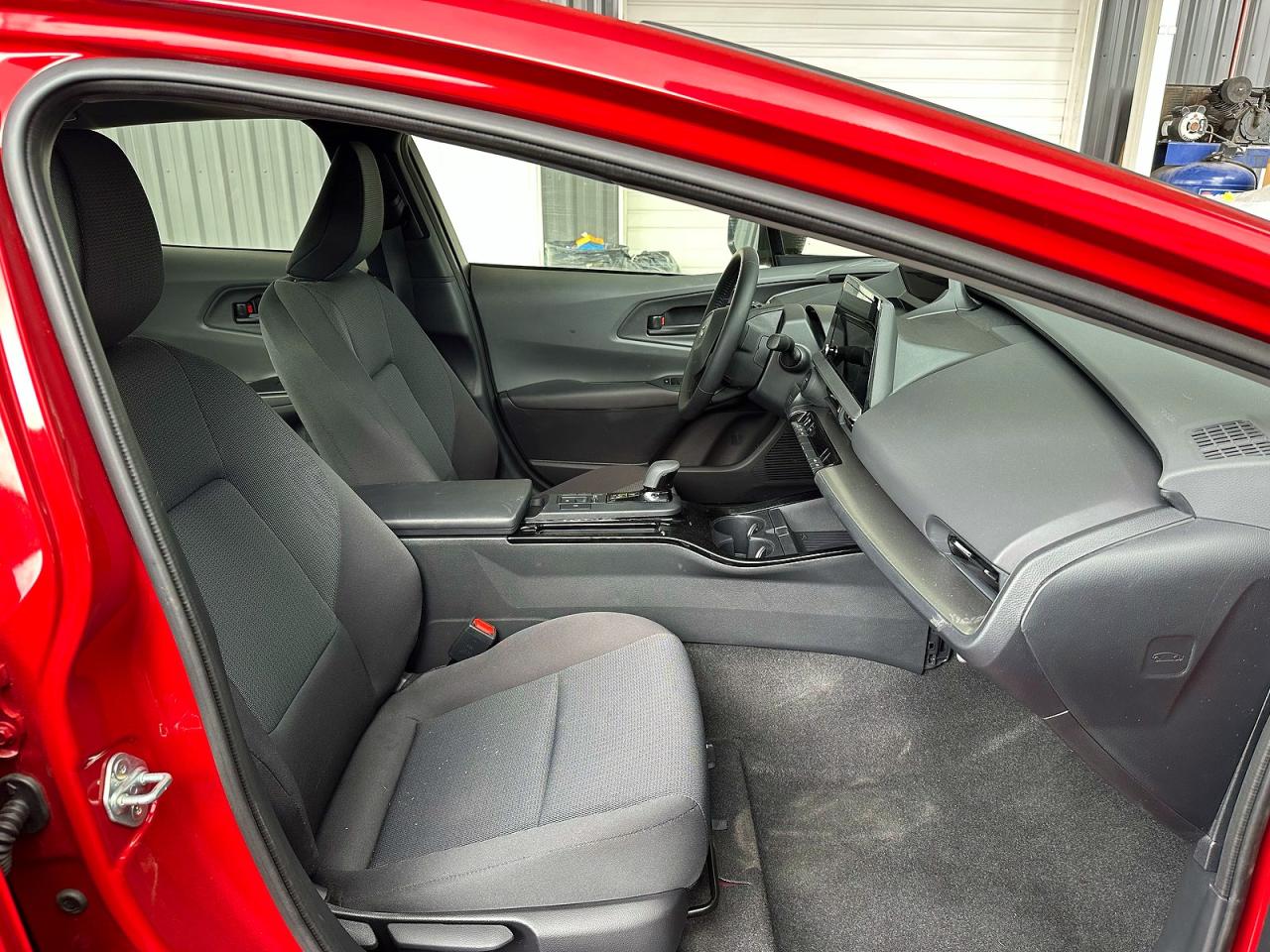 2025 TOYOTA PRIUS