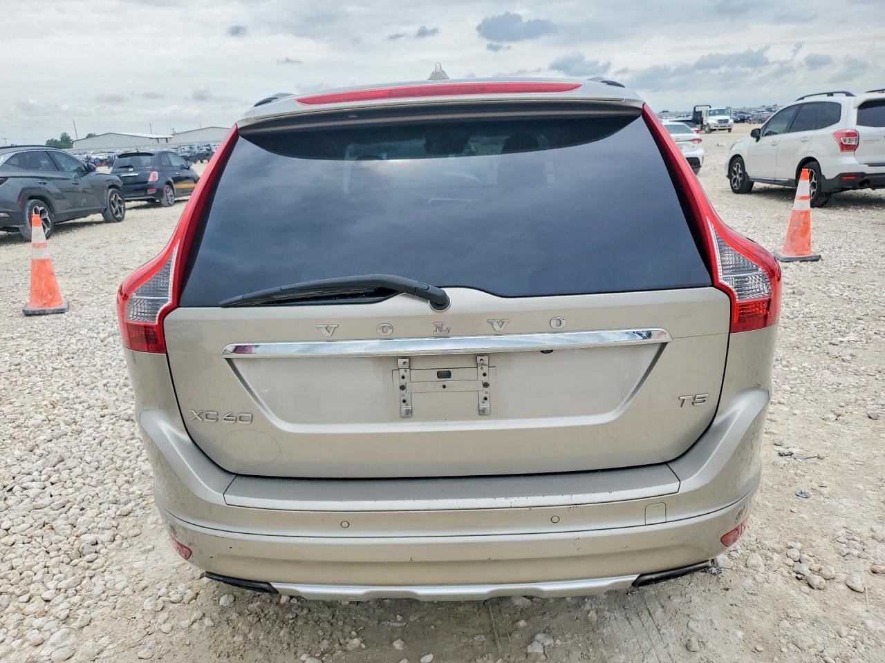 2015 VOLVO XC60