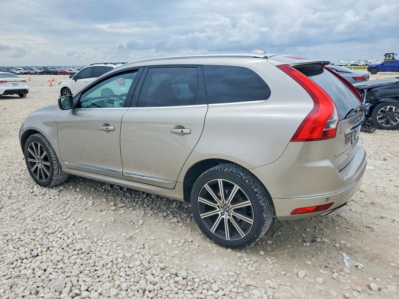 2015 VOLVO XC60