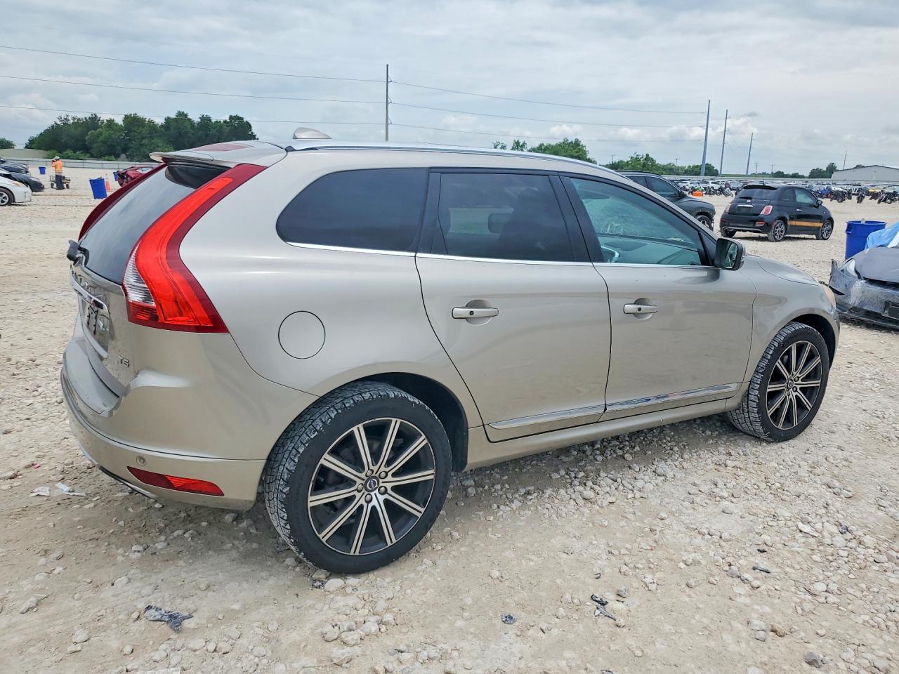 2015 VOLVO XC60