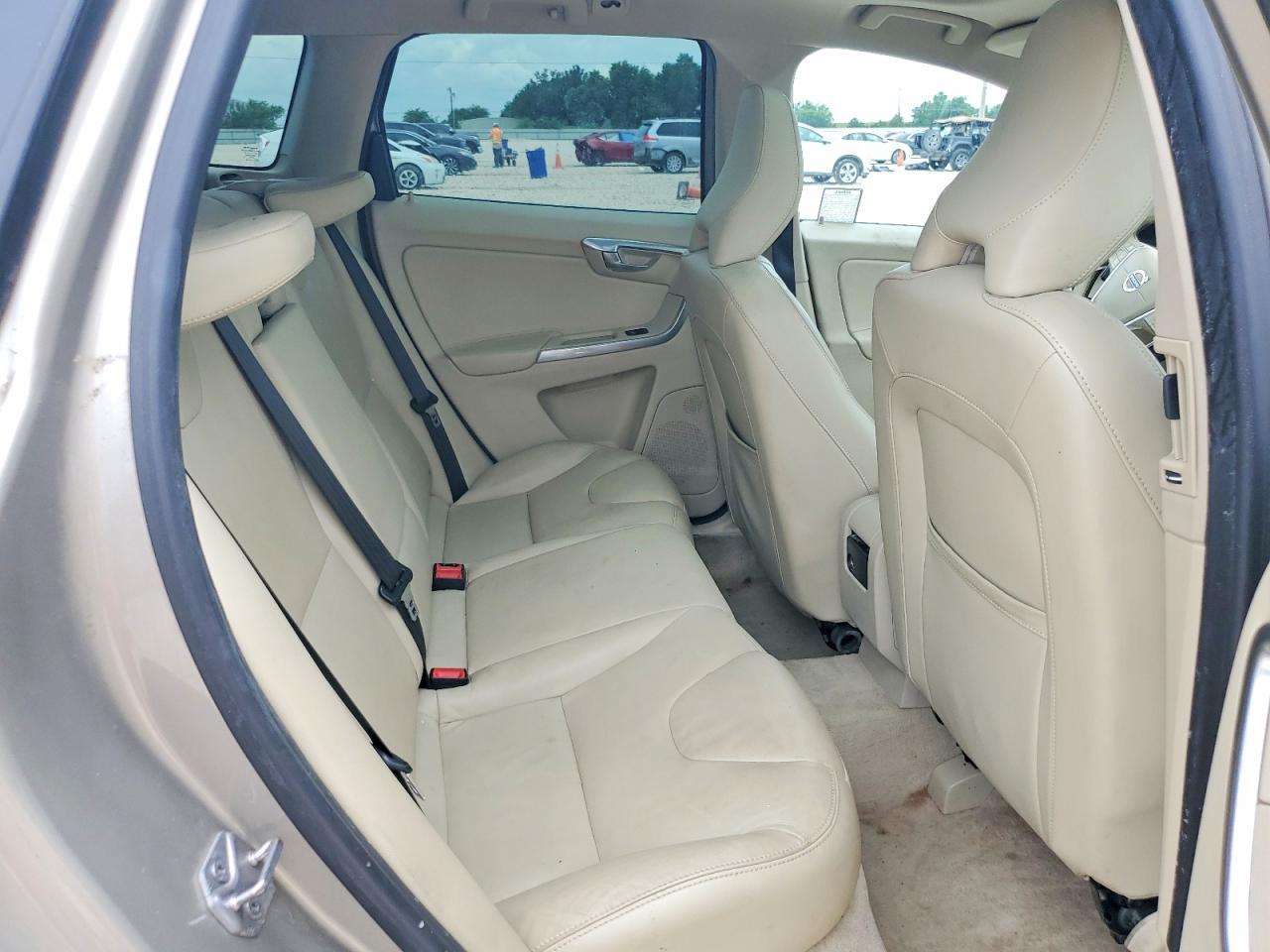 2015 VOLVO XC60