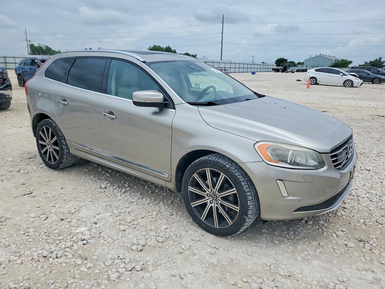 2015 VOLVO XC60