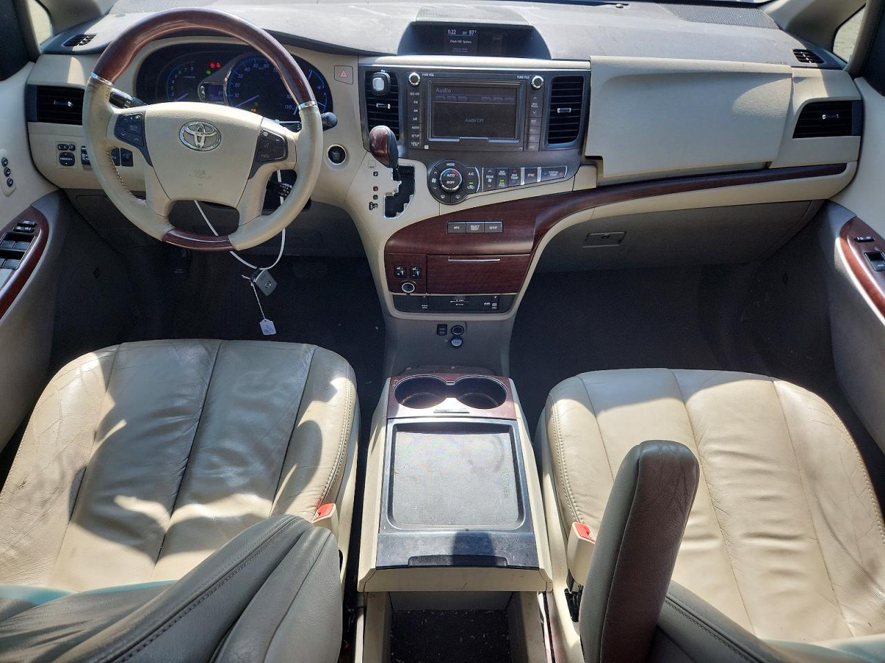 2011 TOYOTA SIENNA