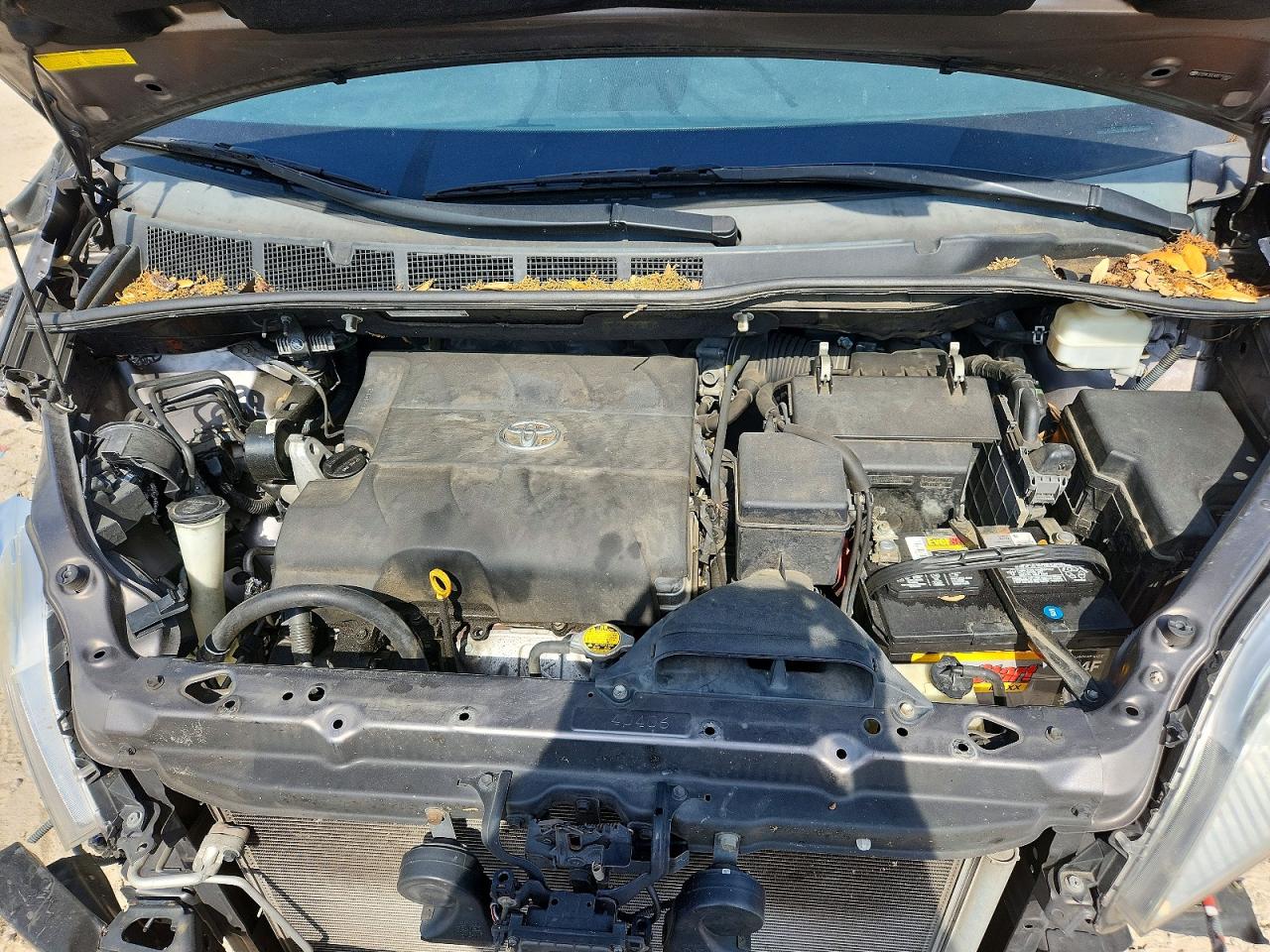 2011 TOYOTA SIENNA