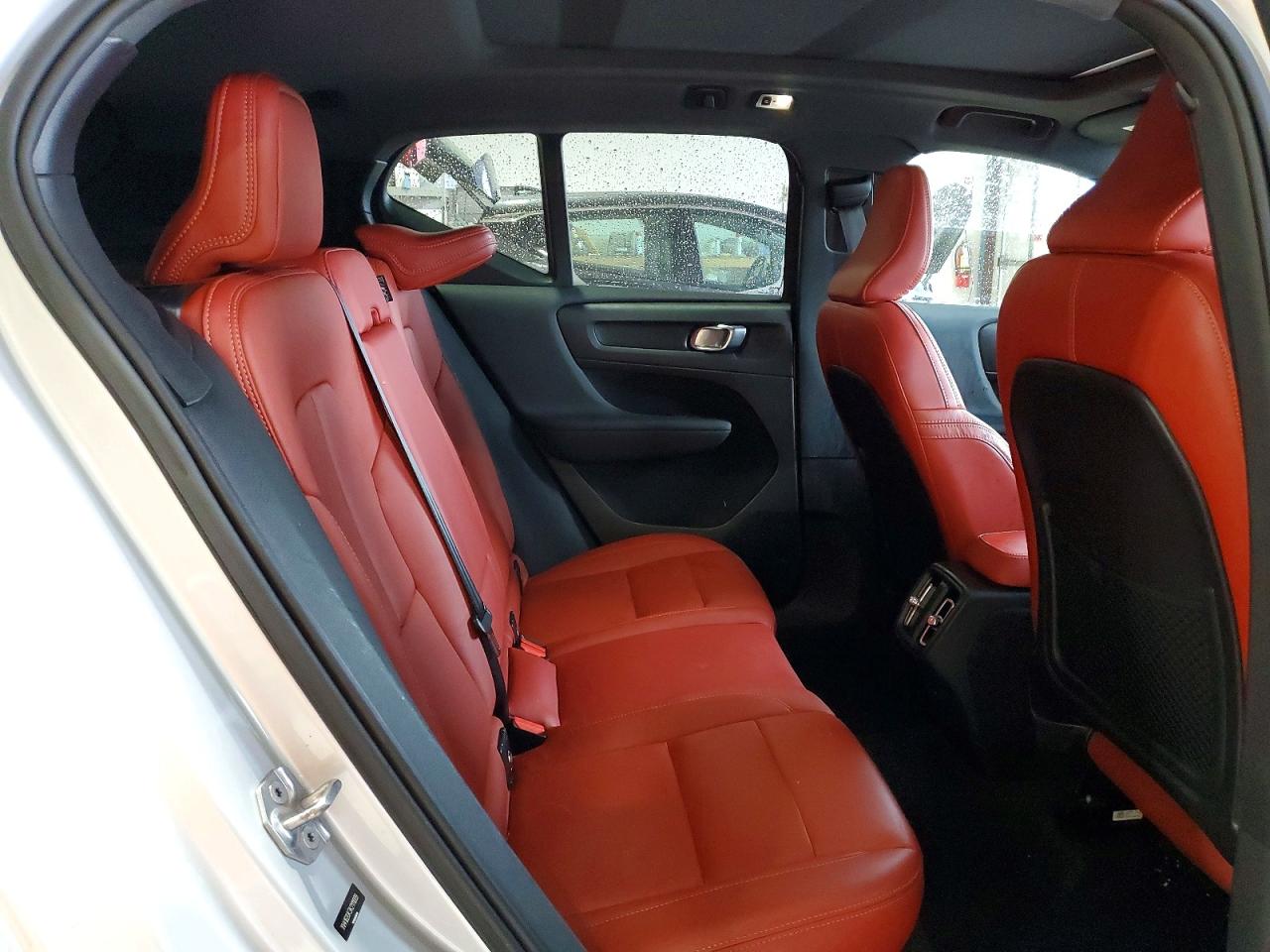 2019 VOLVO XC40