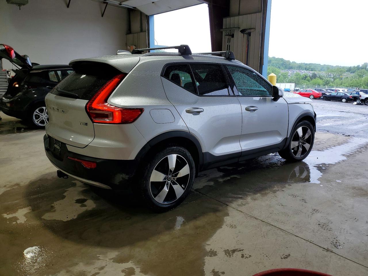 2019 VOLVO XC40