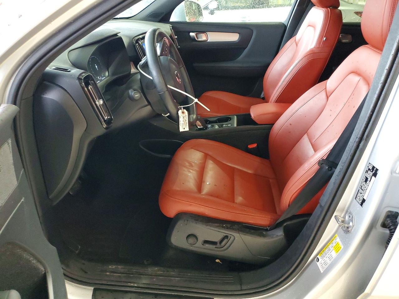 2019 VOLVO XC40