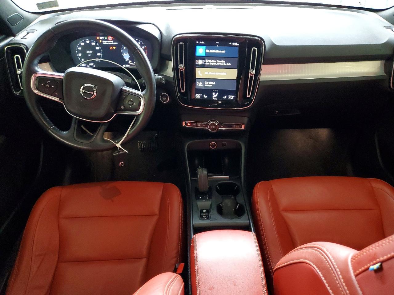 2019 VOLVO XC40