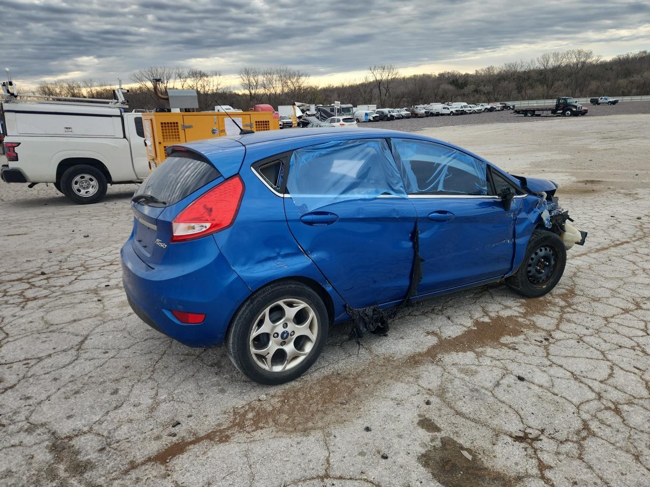 2011 FORD FIESTA