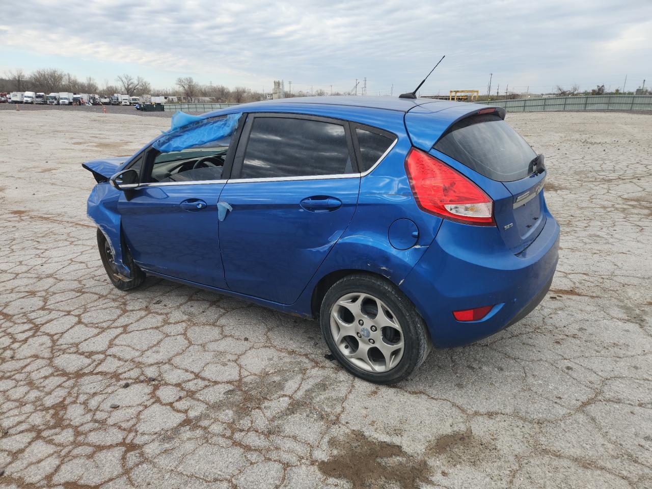 2011 FORD FIESTA