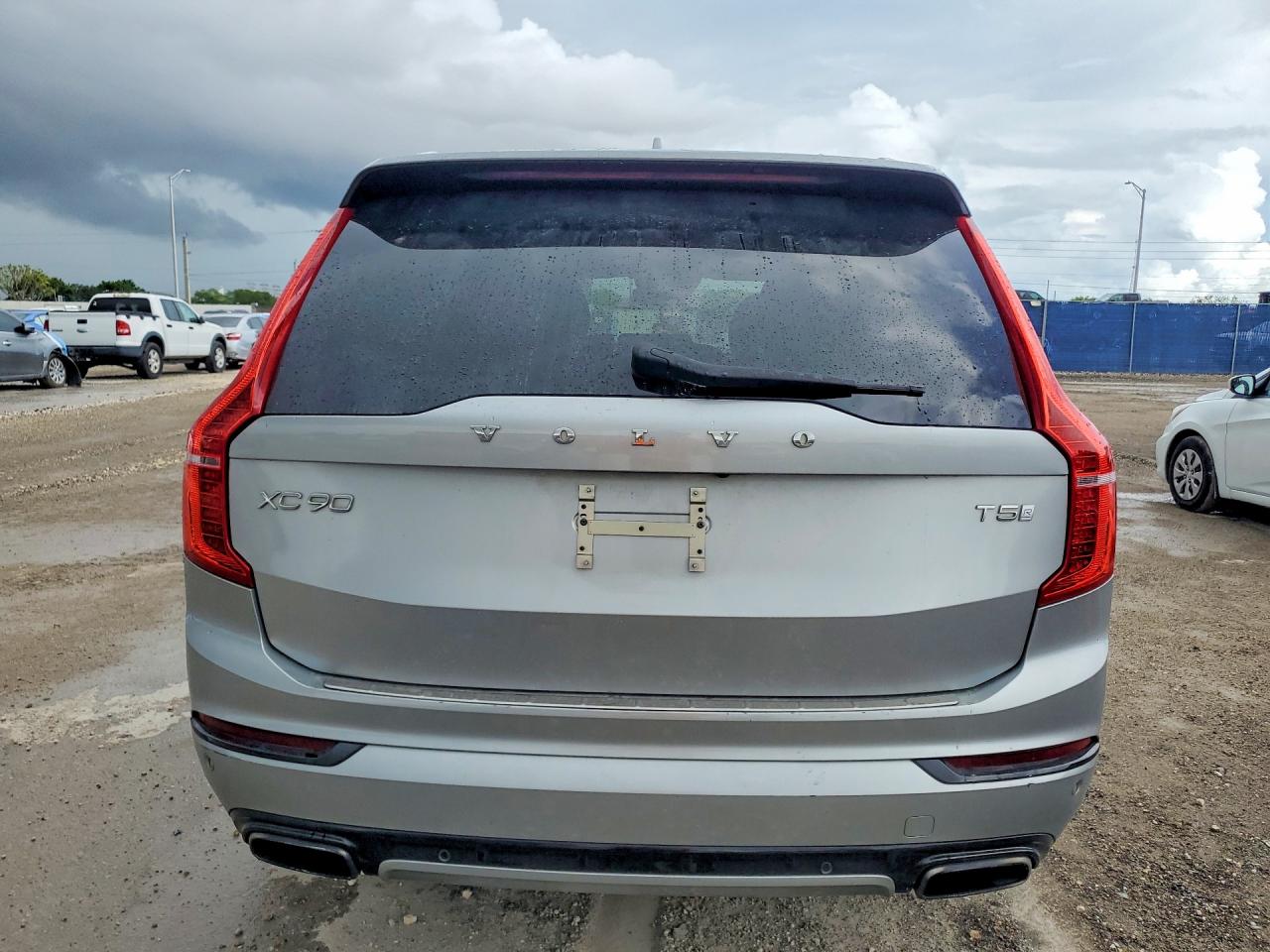 2018 VOLVO XC90