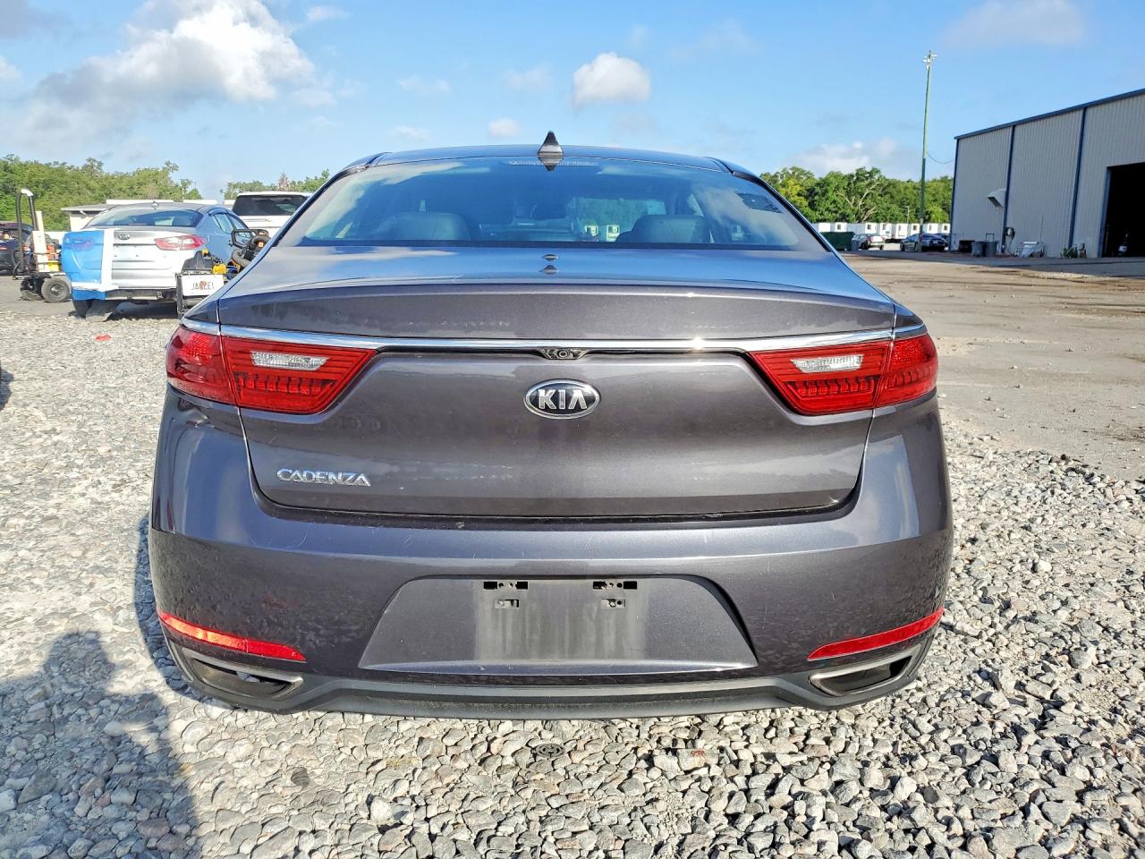 2018 KIA CADENZA