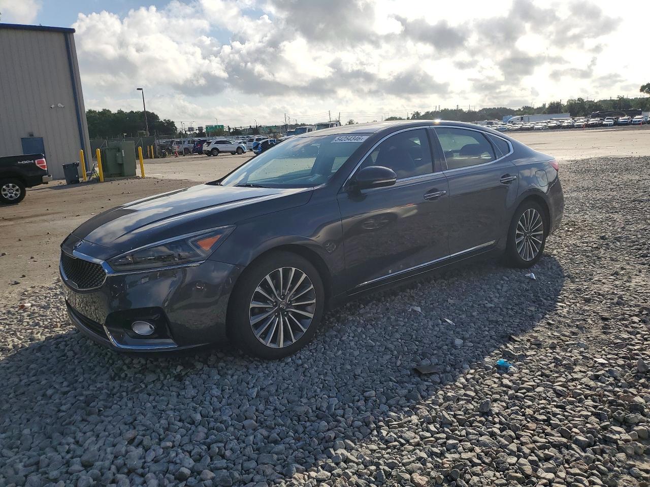 2018 KIA CADENZA